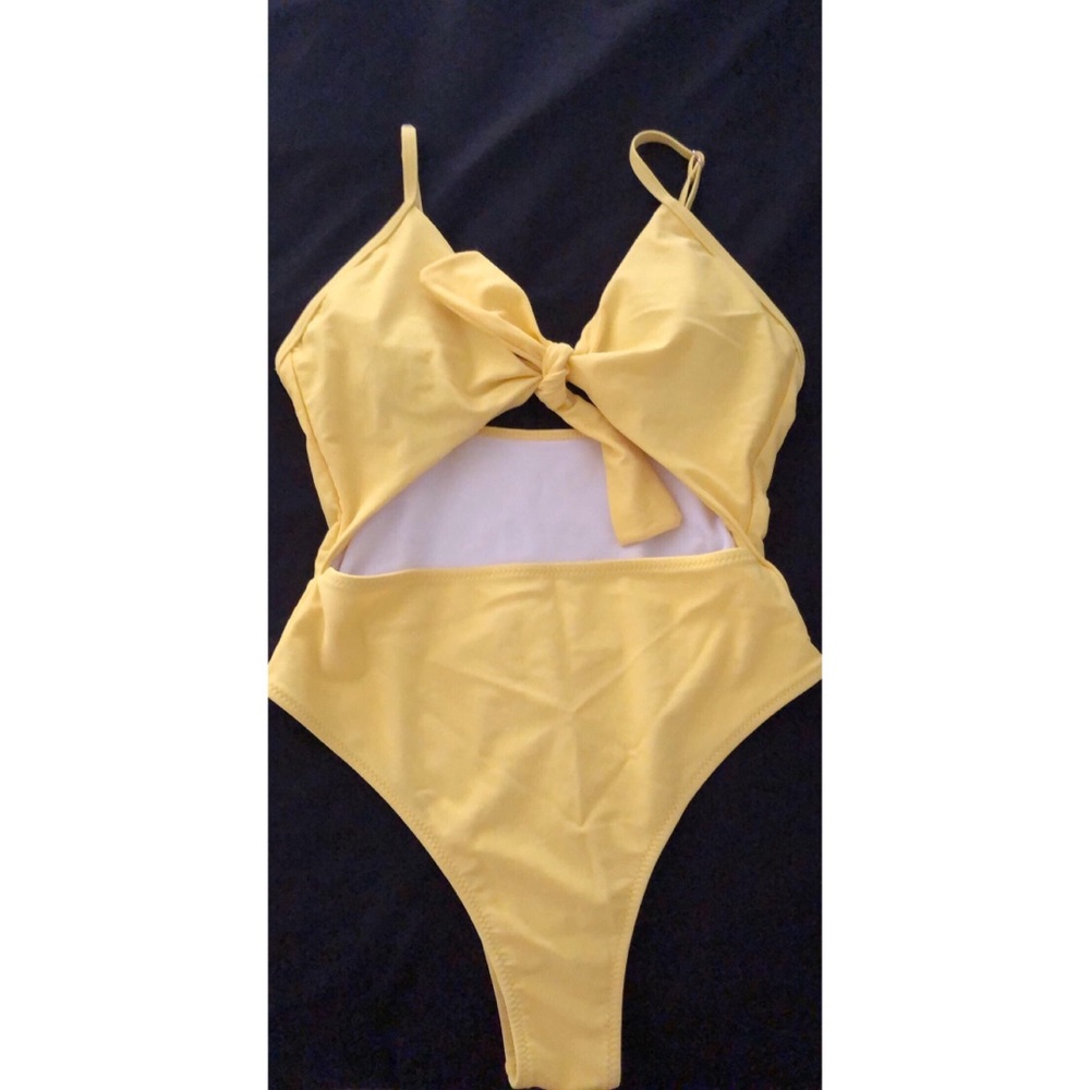 yellow bathing suit (great for mom bods)